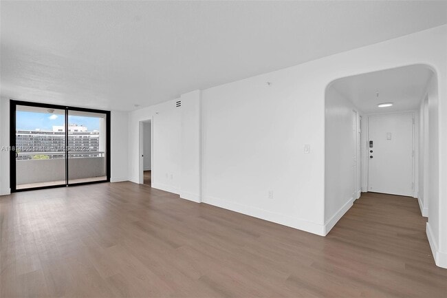 Foto del edificio - 6830 Indian Creek Dr