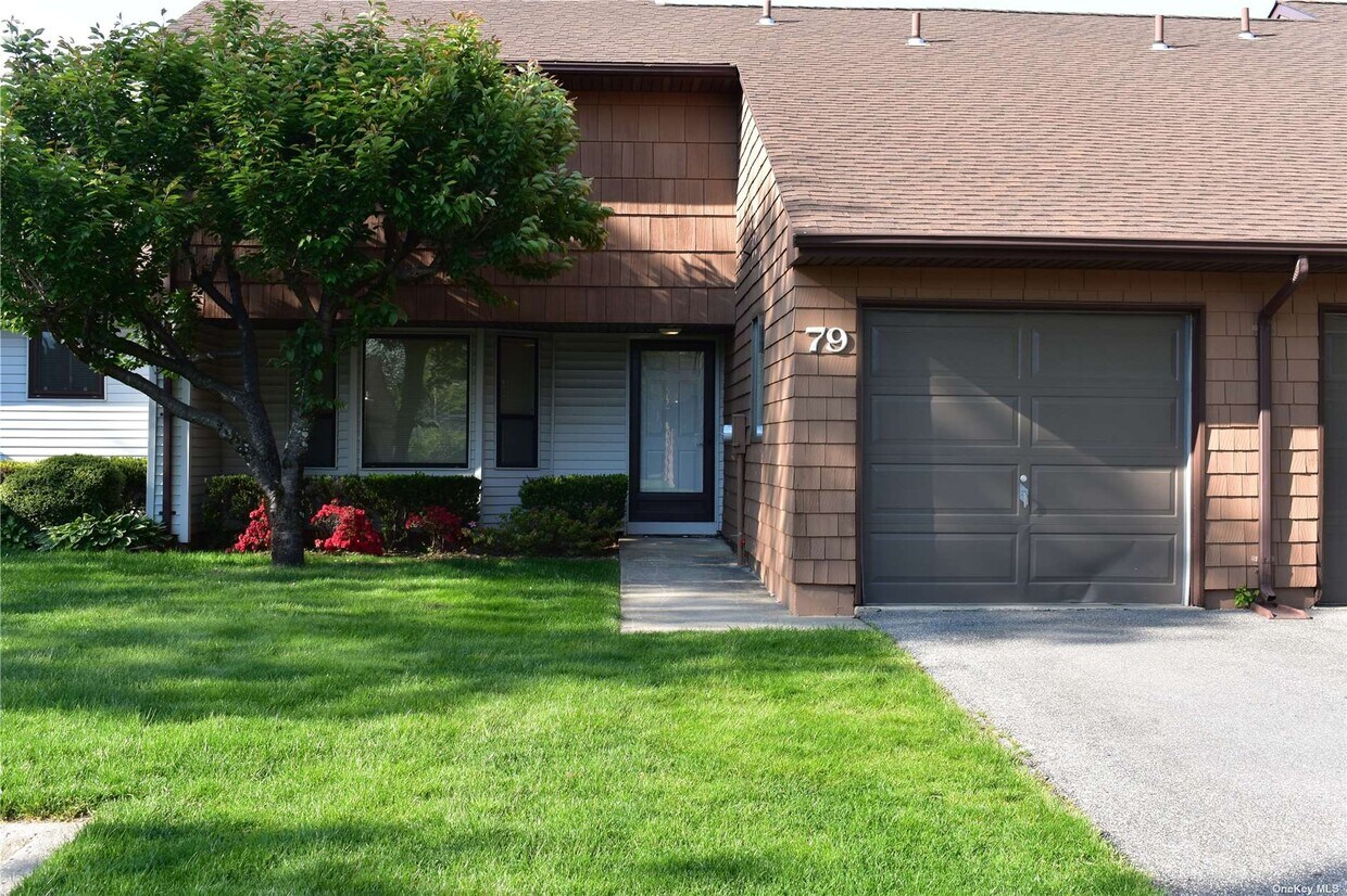 79 Scarlett Way, Commack, NY 11725 Townhouse for Rent in Commack, NY