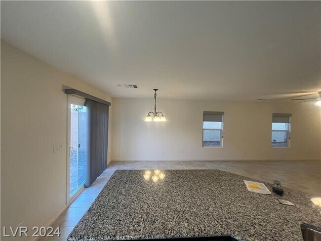 Building Photo - 3 bedroom Home in a gated community in the NW