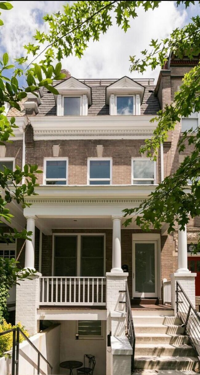 Foto del edificio - 1207 Lamont St NW