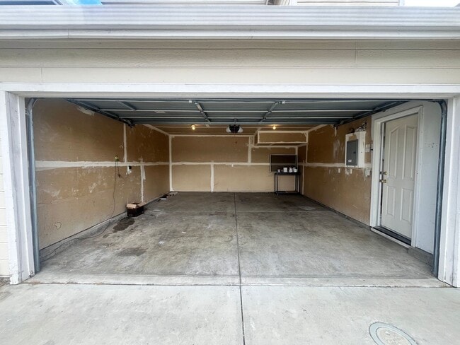 Building Photo - Beautiful 3-Bedroom Home for Rent – Prime ...