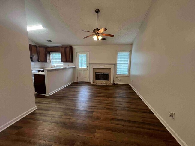 Building Photo - Great Price on Huge "As Is" 5 Bed/3 Bath S...