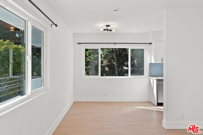 Building Photo - 4014 La Salle Ave