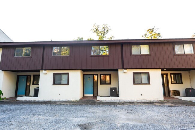Building Photo - 148 S Ross St