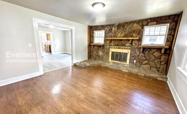 Foto del edificio - Limited Time Special Offer - Split your security deposit payment.  3 Bed/1 Bath Home with Fenced ...