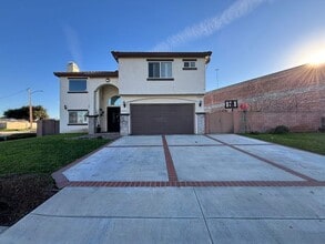 Building Photo - 2600 W Picadilly Way