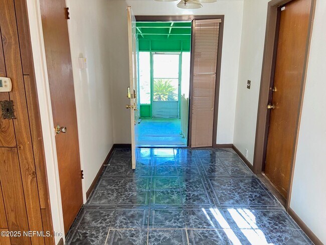 Foto del edificio - 1120 Bluehill Dr N