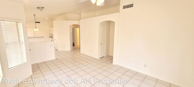 Building Photo - 3 br, 2 bath House - 1202 N BOGLE AVE