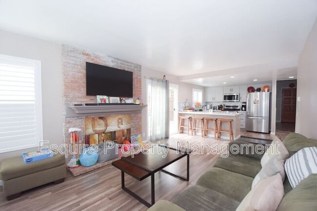 Building Photo - 1887 Montgomery Ave