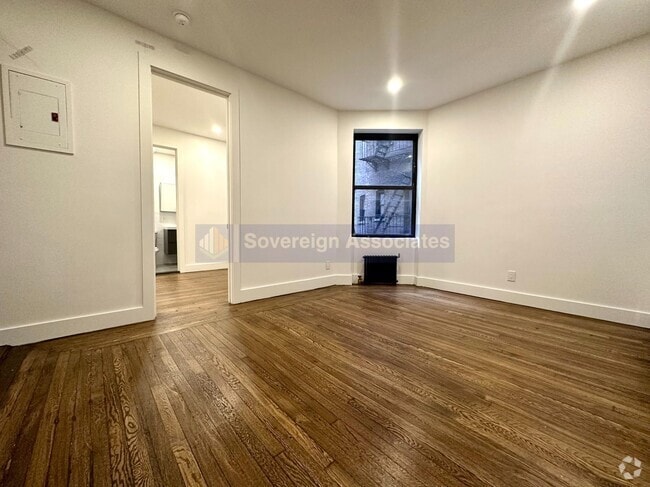 Building Photo - 45 Tiemann Pl