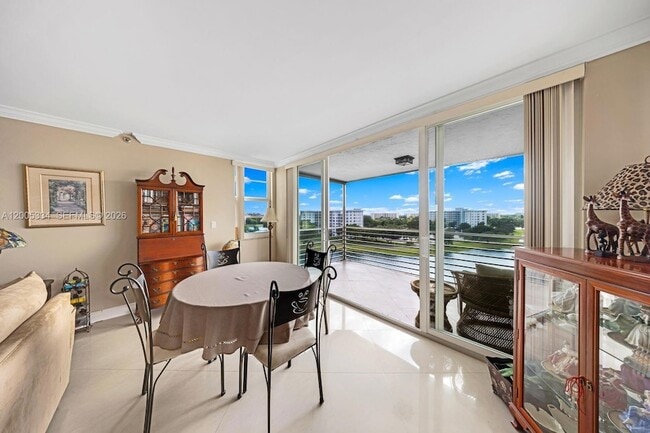 Foto del edificio - 3095 N Course Dr