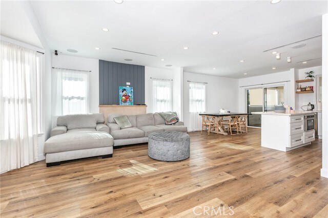 Foto del edificio - 5629 Natick Ave