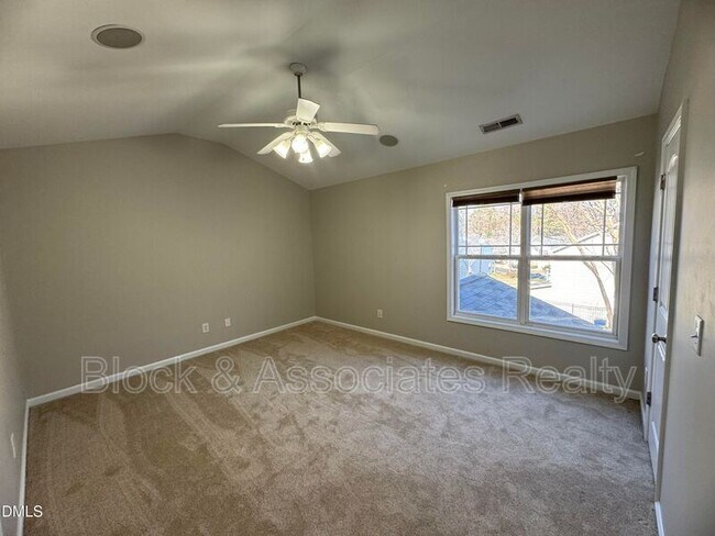 Foto del edificio - 4705 Lawhorn St