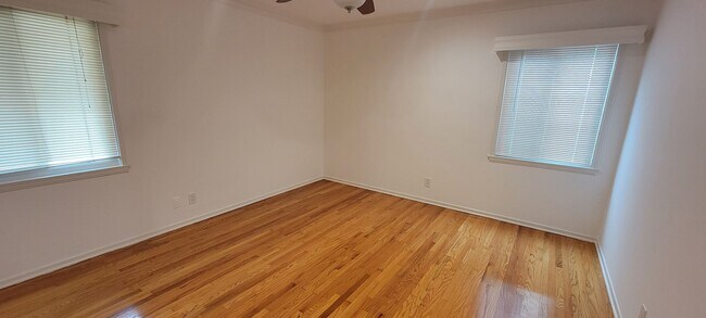 Foto del edificio - 3494 Rowena Ave