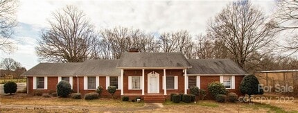 Building Photo - 2228 E Main St