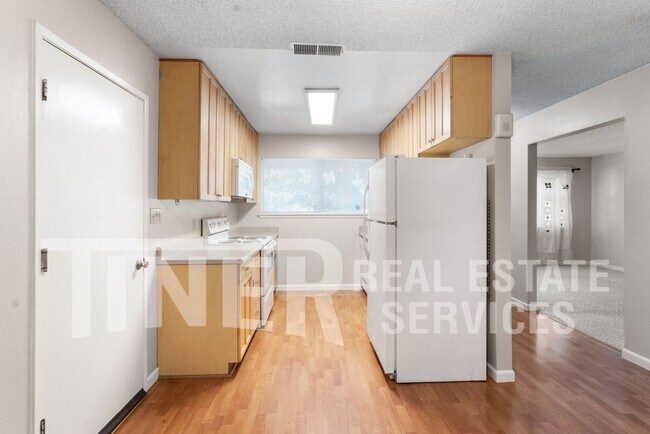 Building Photo - Move in Special 1/2 off First Month's Rent!