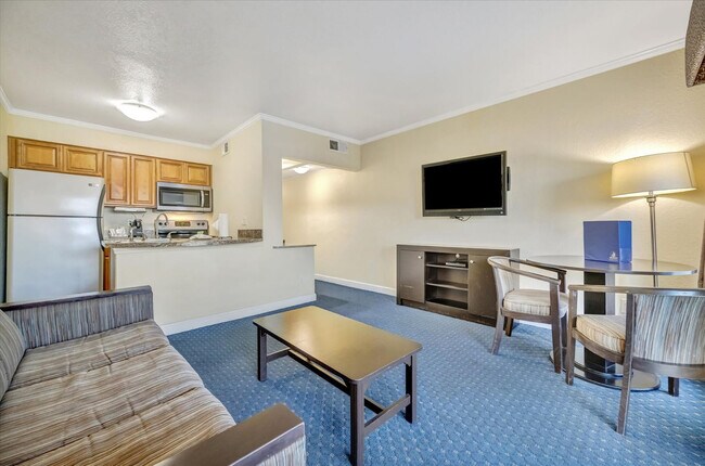 Building Photo - 2506 N Rocky Point Dr