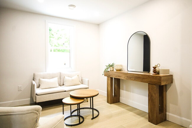 Building Photo - Cozy And Affordable 2-Bedroom Unit In Family Neighborhood