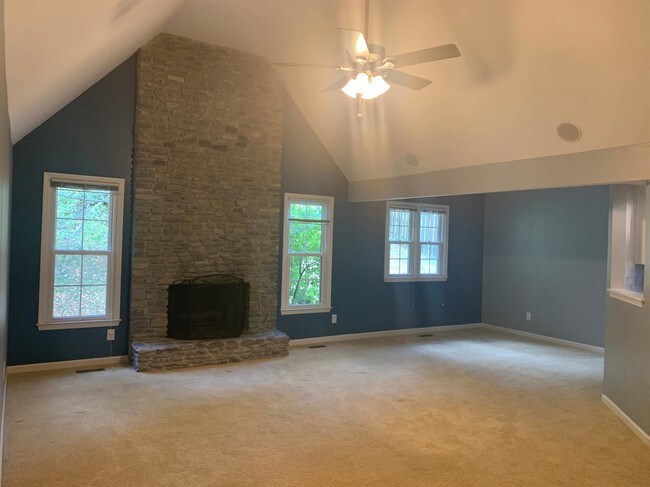 Building Photo - 4612 Saron Dr