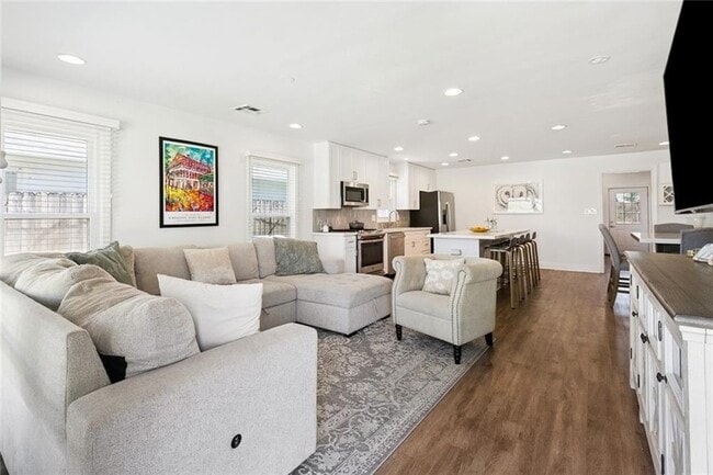 Building Photo - 940 Florida Blvd