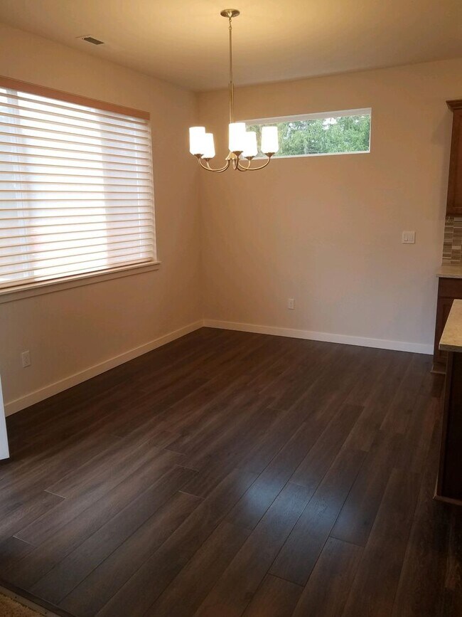 Foto del edificio - 4 Bedroom Home in Silverdale's Woodbridge Community!