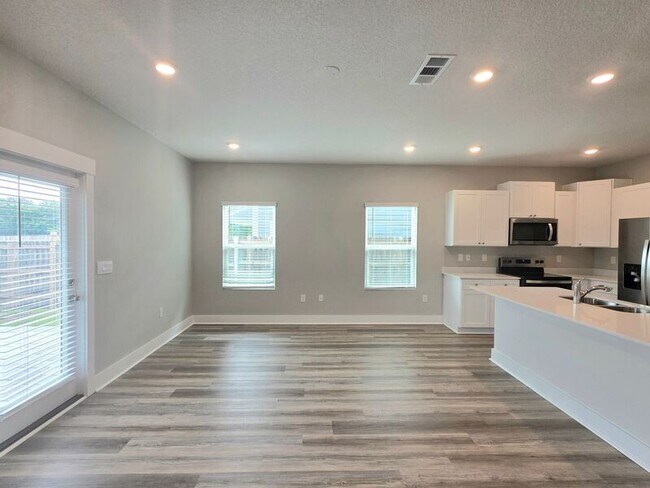 Foto del edificio - 4167 Pendragon Cir