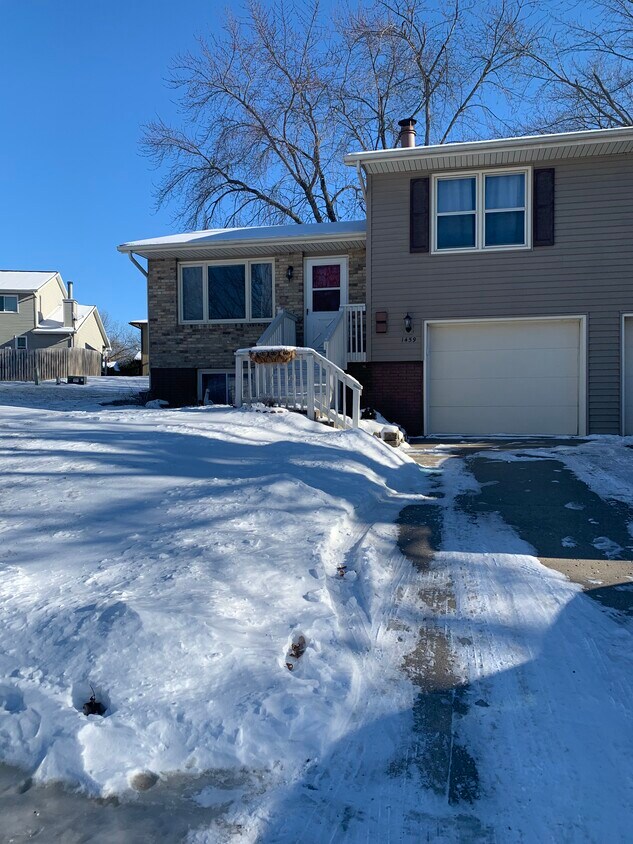 1459 Westview Dr, Coralville, IA 52241 House Rental in Coralville, IA