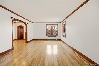 Building Photo - 300 Main St