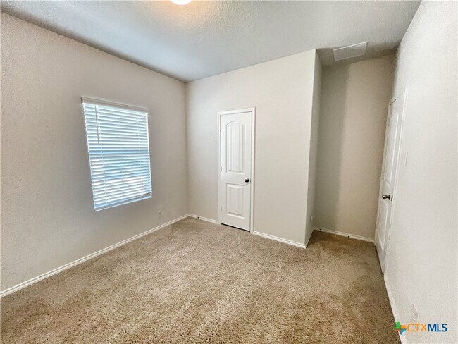 Building Photo - 940 Chachalaca Ct