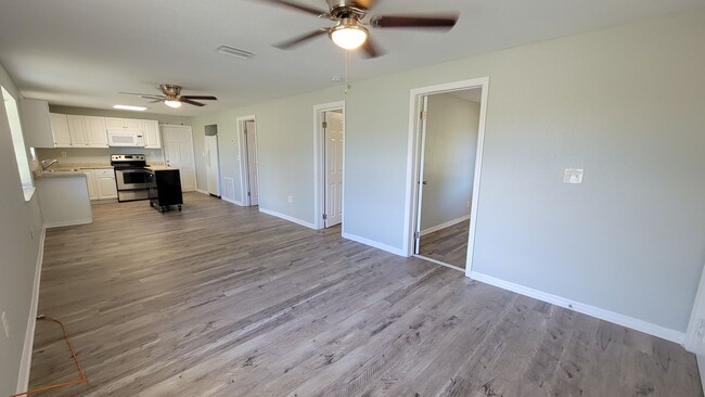 Foto del edificio - Nice 2bed/ 1 bath in Sarasota ~ Tallevast ...
