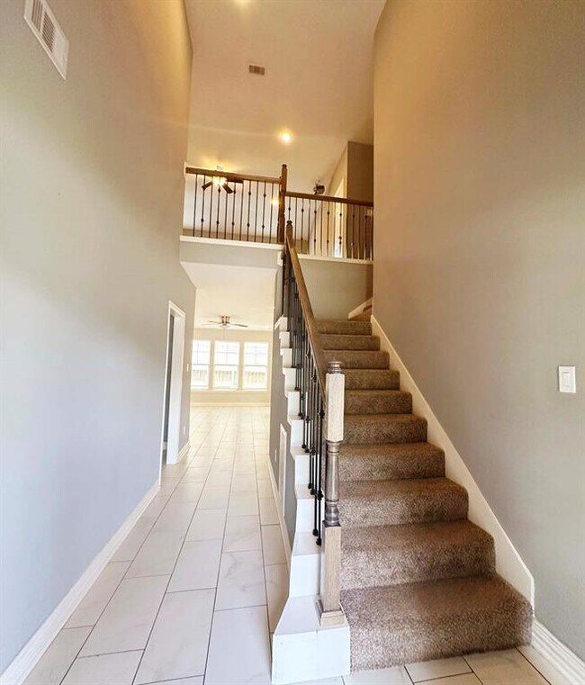Building Photo - 7638 Bronze Trail Dr