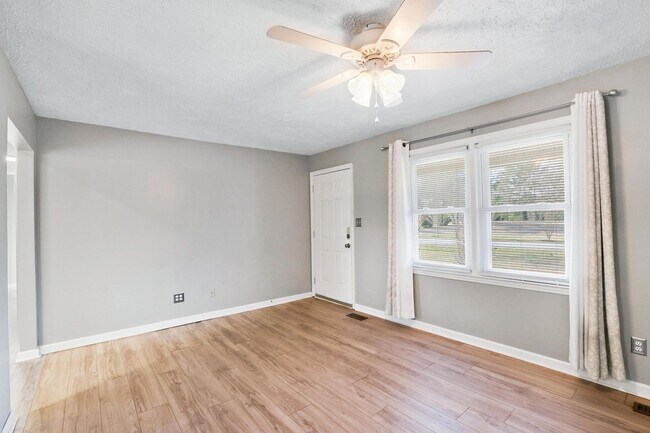 Foto del edificio - Pet Friendly Rental with no carpet!