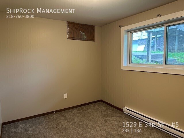 Foto del edificio - 1529 E 3rd St