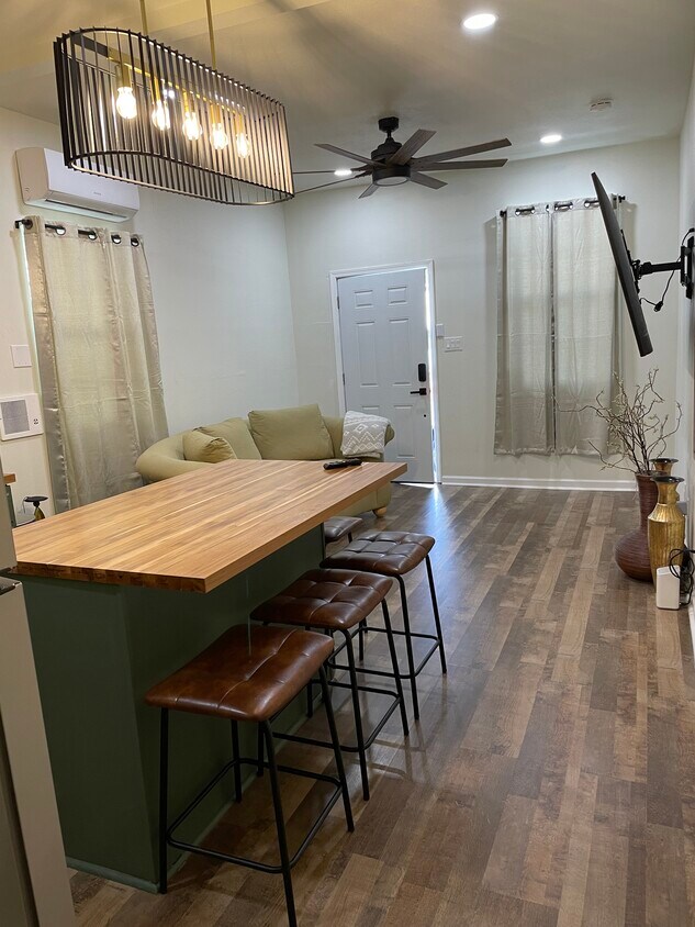 Foto principal - 1818 Allen St