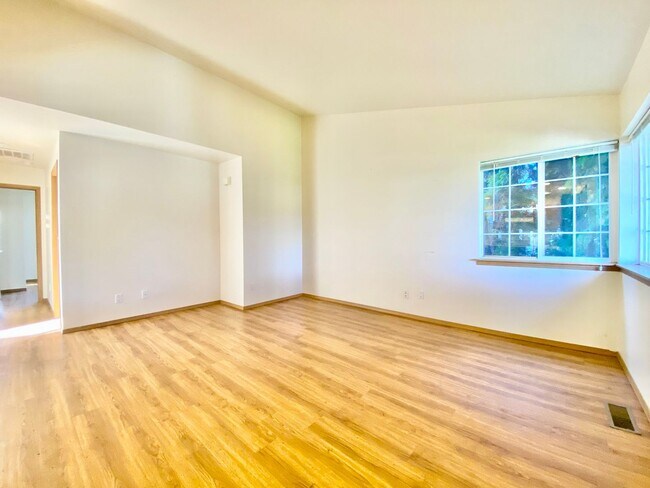 Foto del edificio - 809/811 Jamie Drive