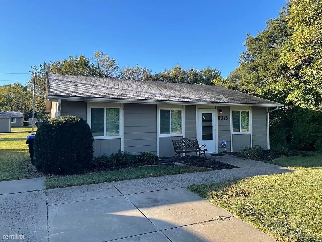 Primary Photo - 3 br, 1 bath House - 6315 SW 10th Ave