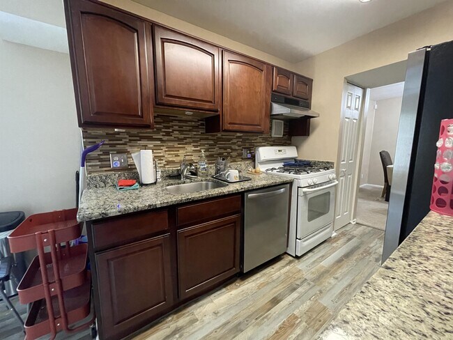 Foto del edificio - 11226 Cherry Hill Rd