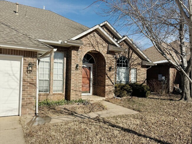 Foto del edificio - Charming 4 Bed, 3 Bath Home in Edmond, Okl...