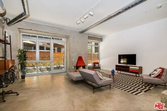 Building Photo - 527 Molino St