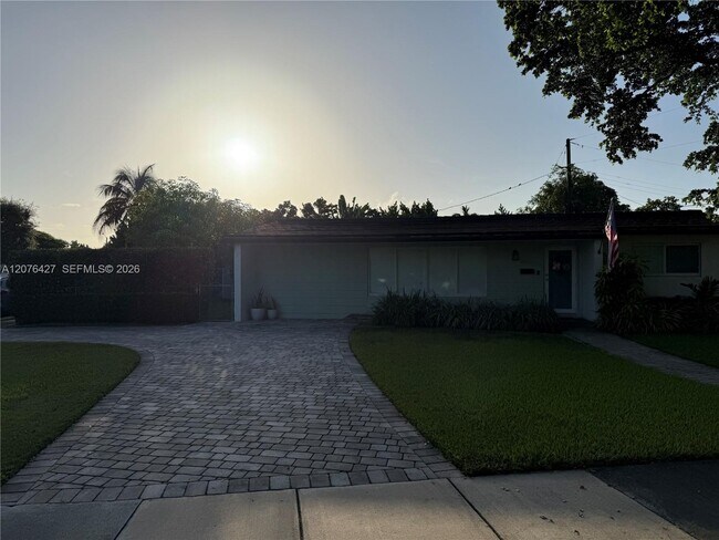 Foto del edificio - 4901 SW 95th Ct