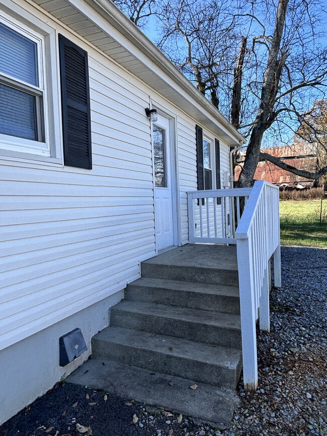 Building Photo - 2039 W Jefferson Pike