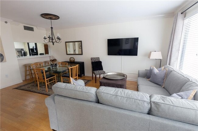 Building Photo - 3481 Lakeside Dr NE