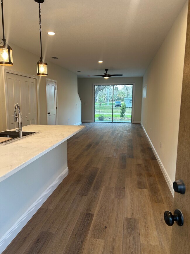 Foto del edificio - 206 W Fox St