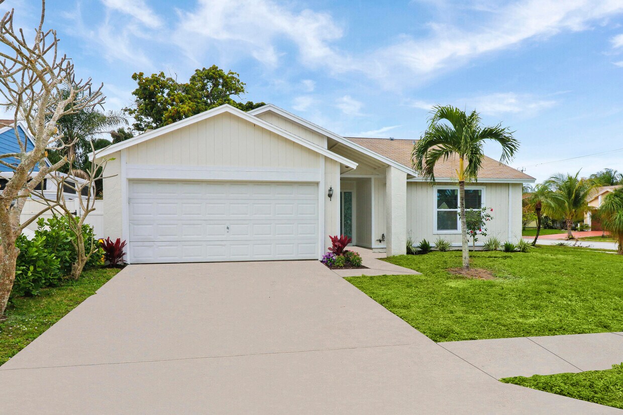 Primary Photo - 107 Greenbriar Dr