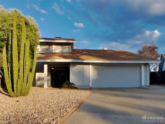 Building Photo - 3932 W Gelding Dr