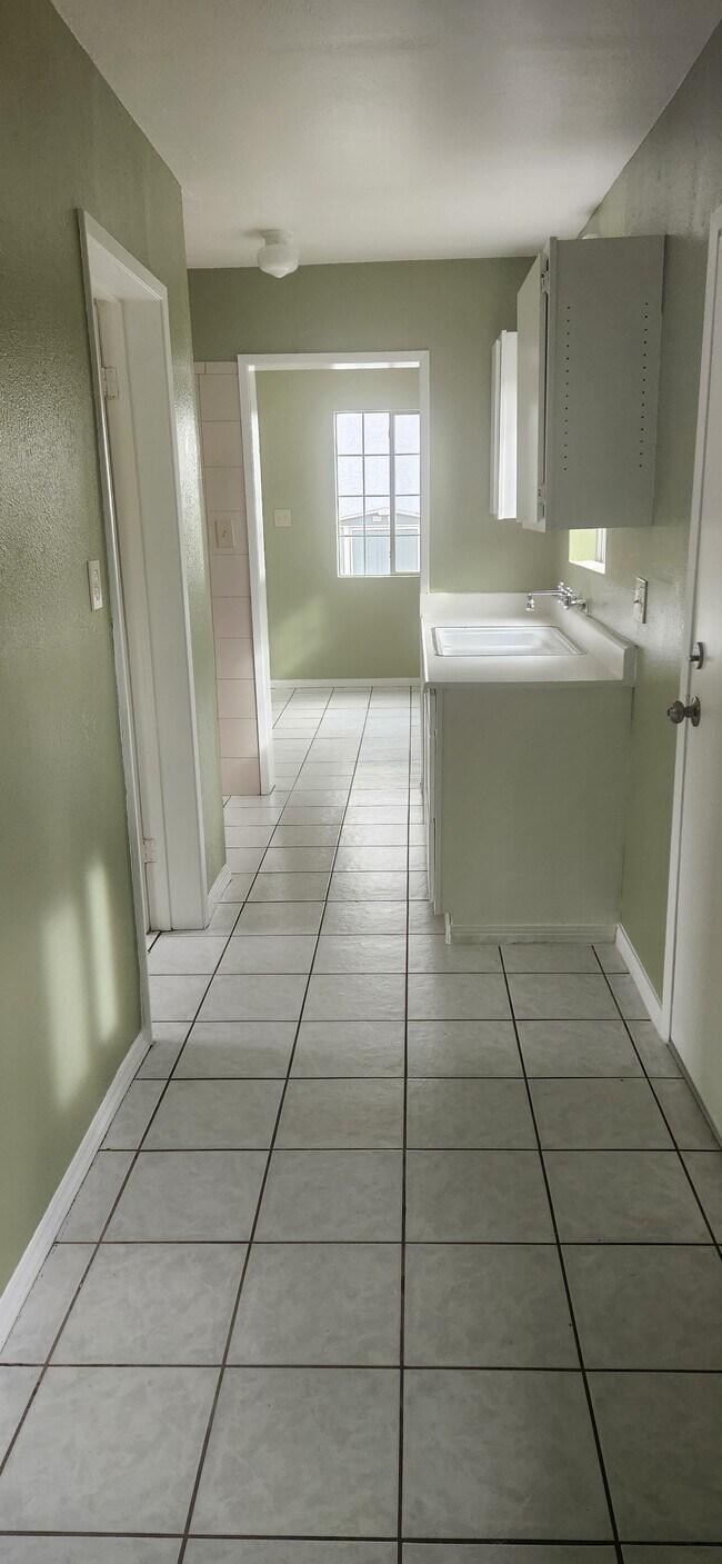 Kitchen - 5829 1/2 Cimarron St