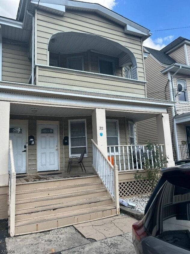 Primary Photo - 32 Sherman Pl