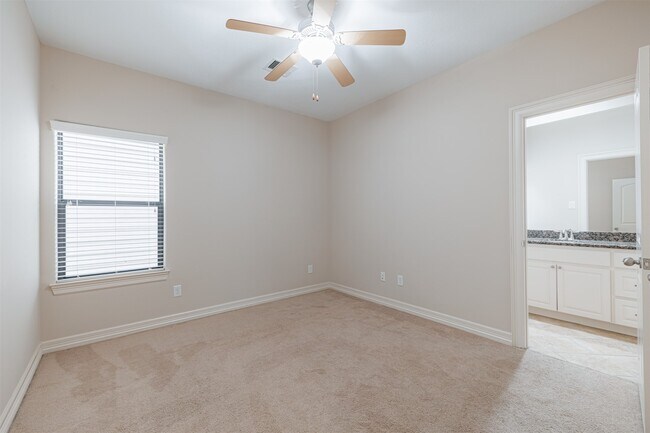 Building Photo - 11207 Tramonto Dr