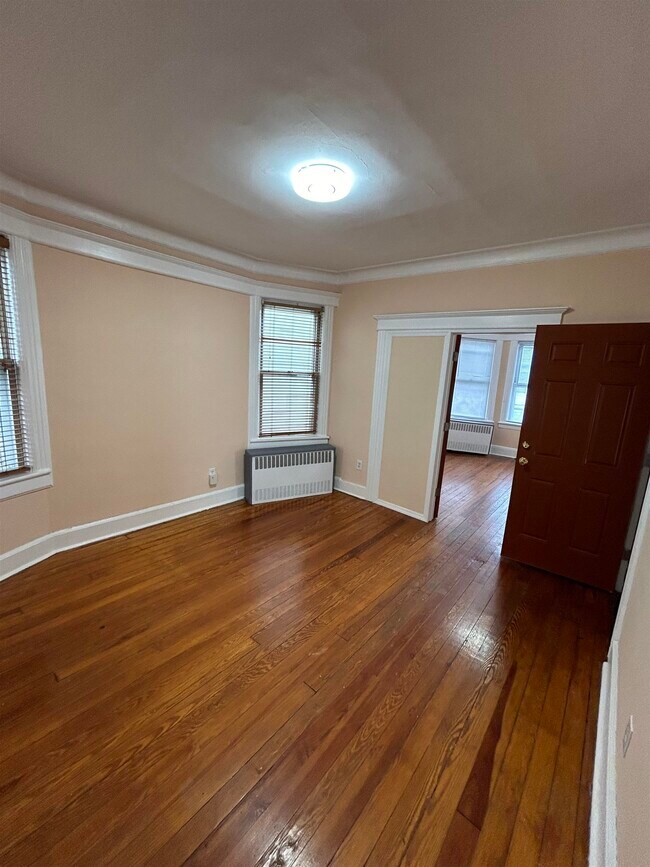 Foto del edificio - 364 WOODLAWN Ave