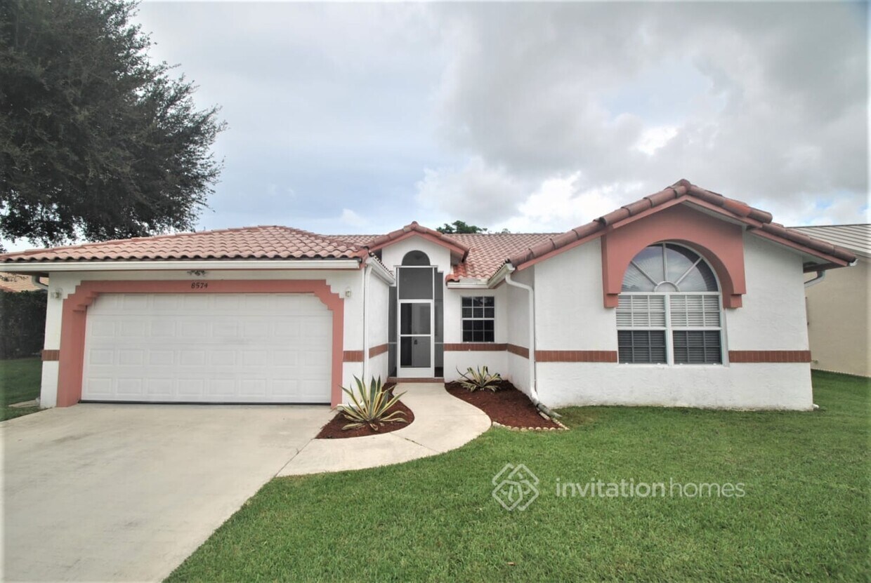 Foto principal - 8574 Brian Blvd